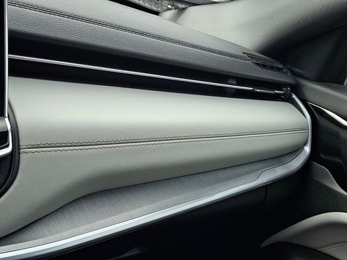 Used 2024 Jeep Compass Limited image 31