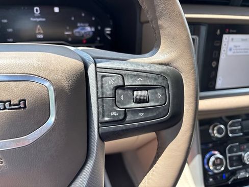 Used 2022 GMC Yukon XL Denali AWD/4WD image 12