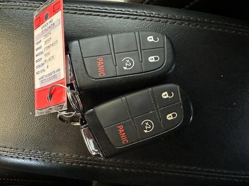 Used 2024 Jeep Compass Limited AWD/4WD image 7