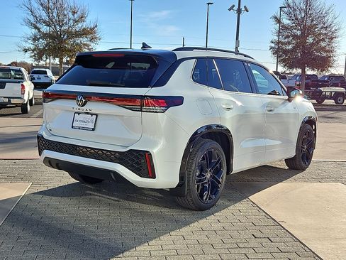 New 2026 Volkswagen Tiguan SE R-Line image 4