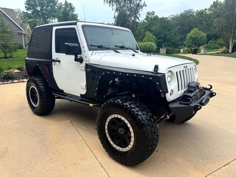 Used 2017 Jeep Wrangler Rubicon w/ Power Convenience Group image 8