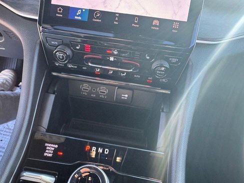 Used 2024 Jeep Grand Cherokee Limited w/ Black Appearance Package image 19