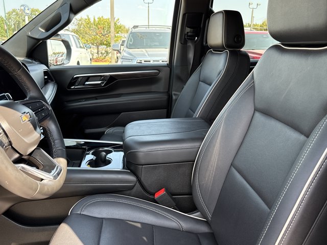 Used 2025 Chevrolet Suburban Premier AWD/4WD image 4