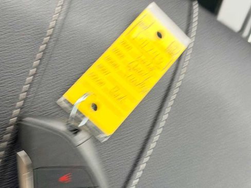 Used 2025 Chevrolet Traverse LT image 32