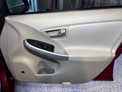 Used 2014 Toyota Prius Four image 42