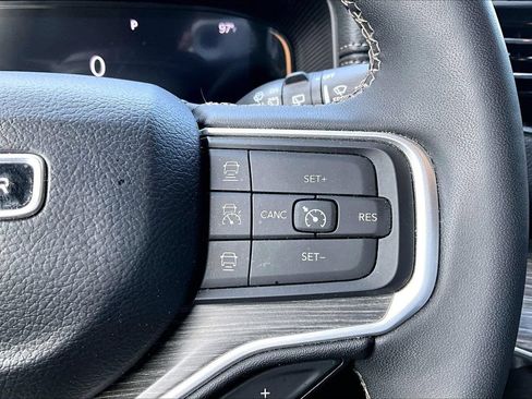Certified 2024 Jeep Wagoneer L Series II w/ Flexible Seating Group RWD image 30