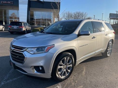 Used 2019 Chevrolet Traverse Premier image 2