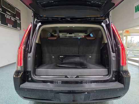 Used 2019 Cadillac Escalade Premium Luxury image 23