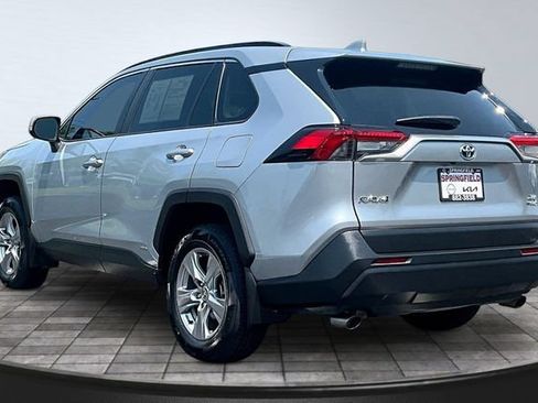 Used 2022 Toyota RAV4 XLE w/ Convenience Package AWD/4WD image 4