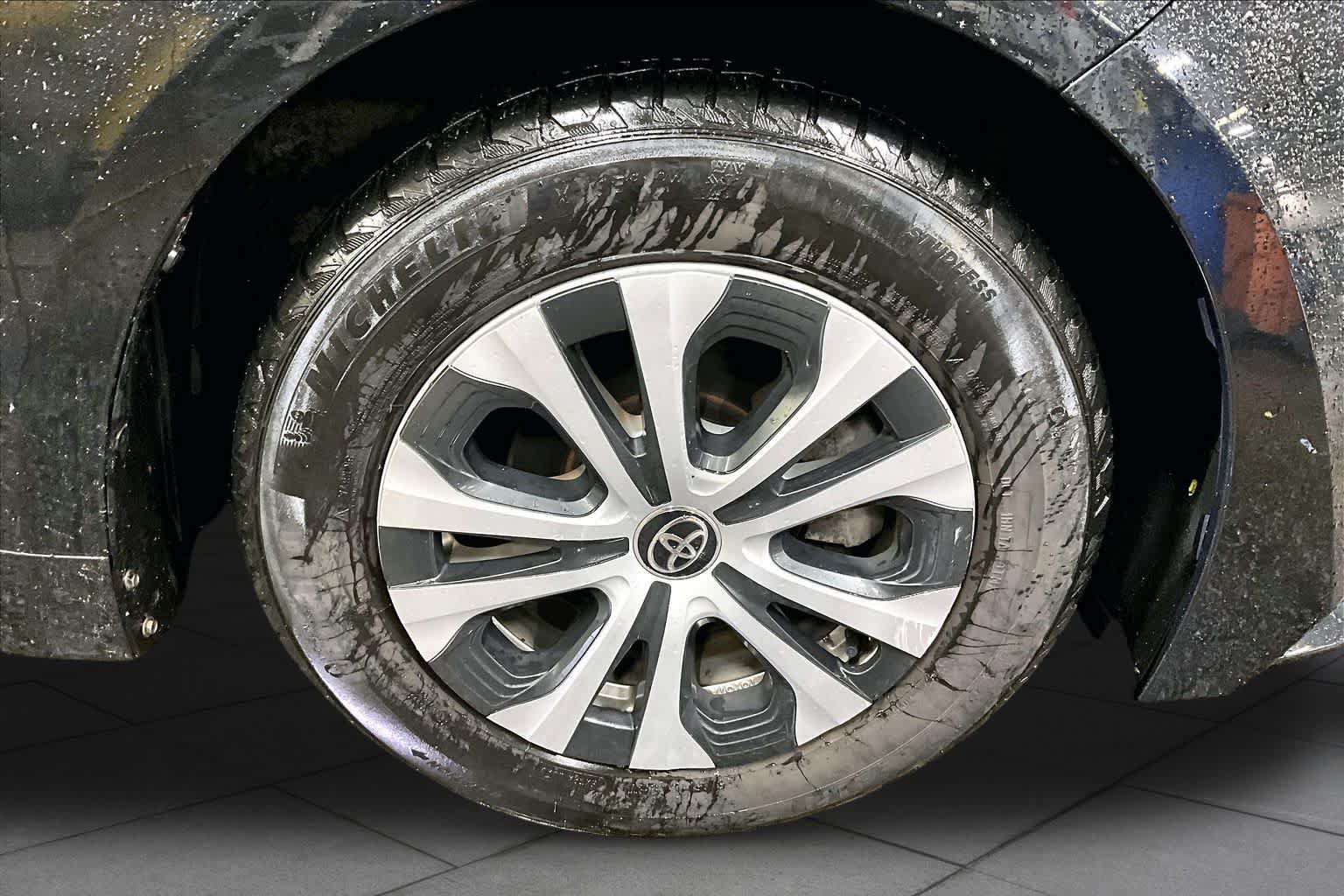Used 2021 Toyota Corolla LE w/ Carpet Mat Package (TMS) FWD image 11