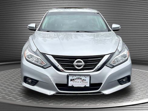 Used 2017 Nissan Altima 2.5 SV w/ Convenience Package FWD image 2
