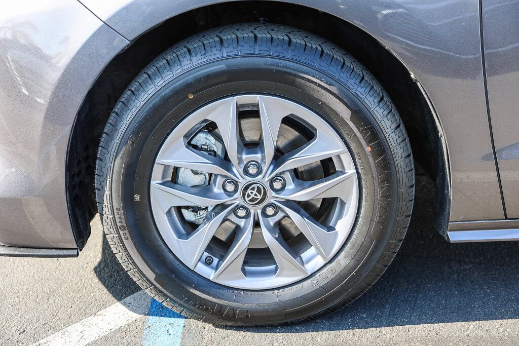 Certified 2023 Toyota Sienna LE w/ LE Plus Package FWD image 29