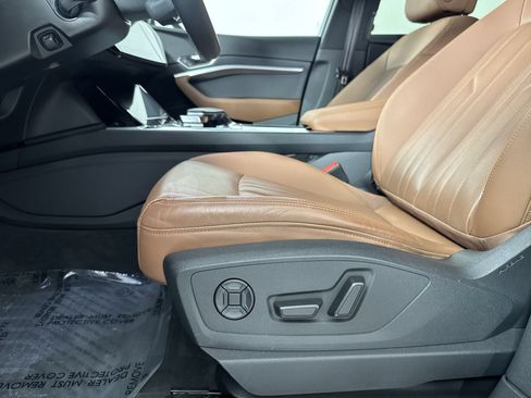 Used 2023 Audi e-tron Premium Plus w/ Premium Plus Package AWD/4WD image 28