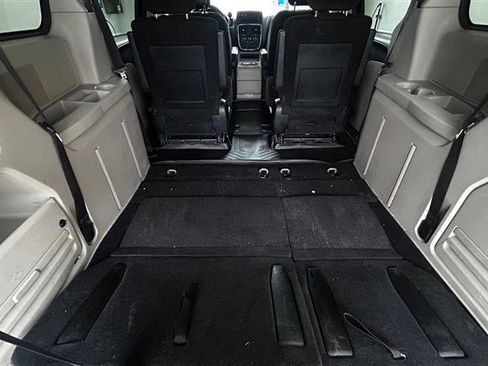 Used 2012 Dodge Grand Caravan SXT image 18