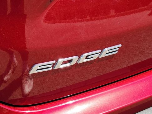 Used 2019 Ford Edge Titanium FWD image 5