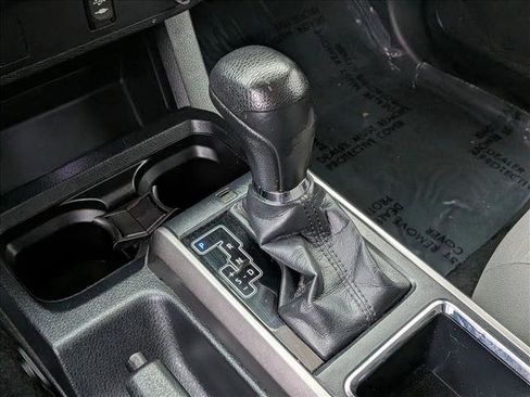 Used 2016 Toyota Tacoma SR5 w/ Towing Package image 12