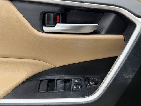 Used 2020 Toyota RAV4 XLE w/ Convenience Package image 23