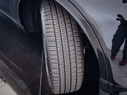 Used 2023 Land Rover Discovery Sport SE R-Dynamic image 35