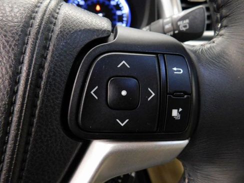 Used 2014 Toyota Highlander XLE image 30