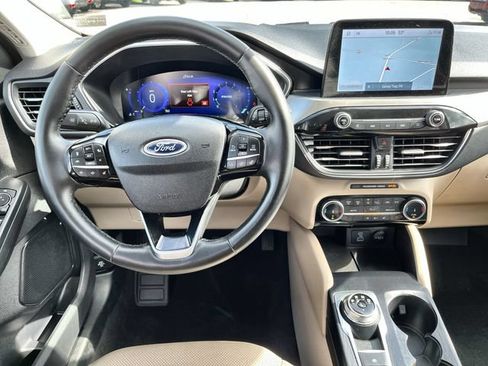 Used 2022 Ford Escape Titanium AWD/4WD image 13