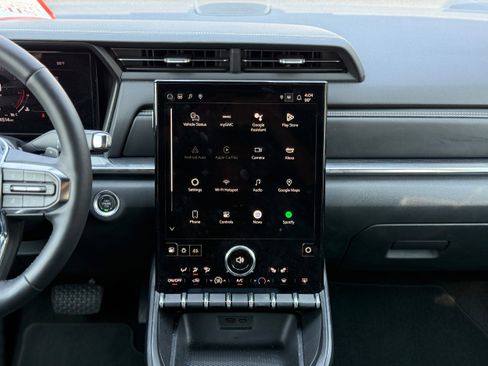 Used 2025 GMC Terrain Elevation w/ Technology Package II image 18