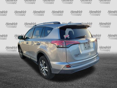 Used 2018 Toyota RAV4 LE FWD image 8