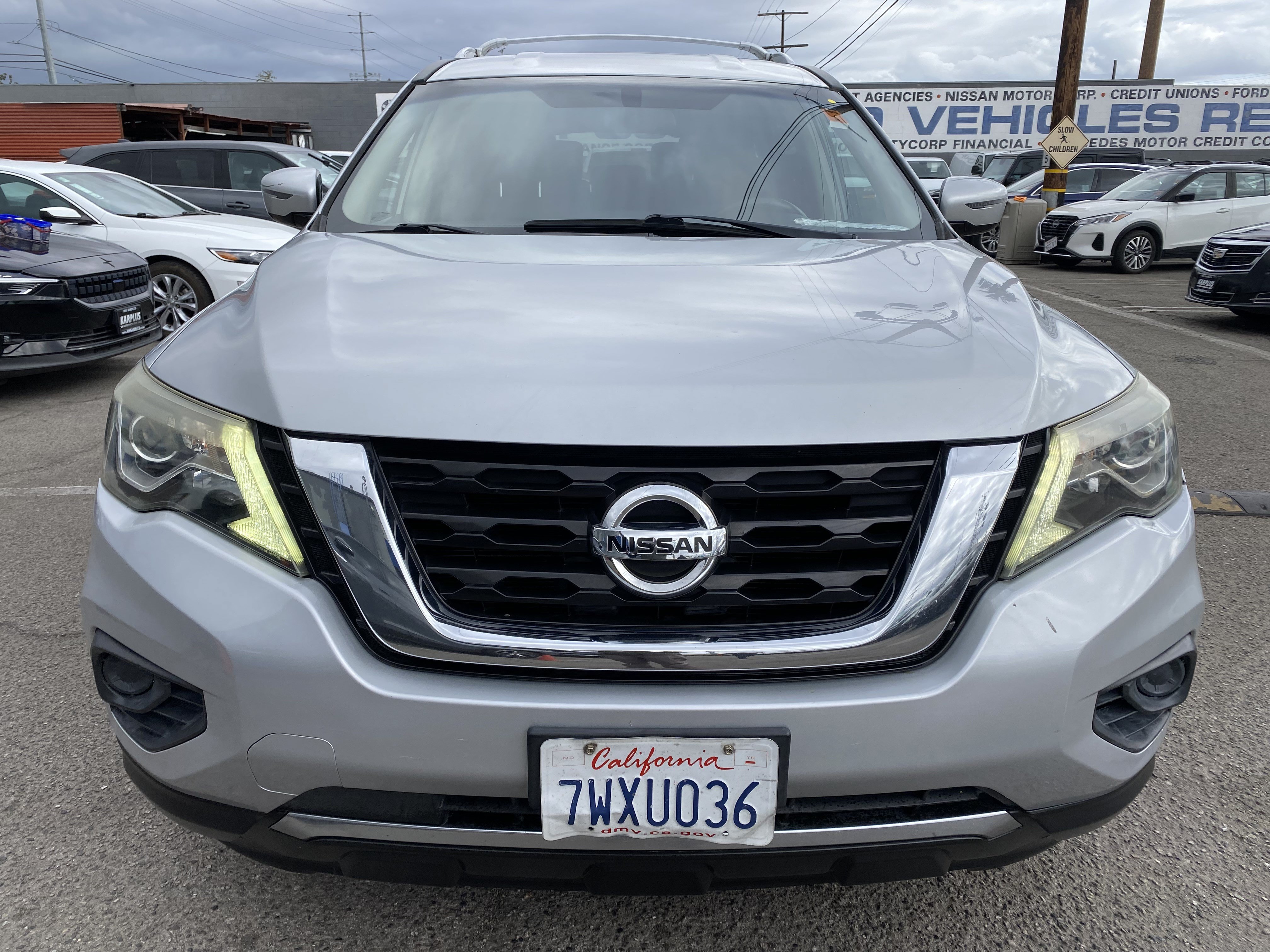 Used 2017 Nissan Pathfinder S FWD image 3