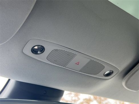 Used 2022 Tesla Model 3 Standard Range image 11