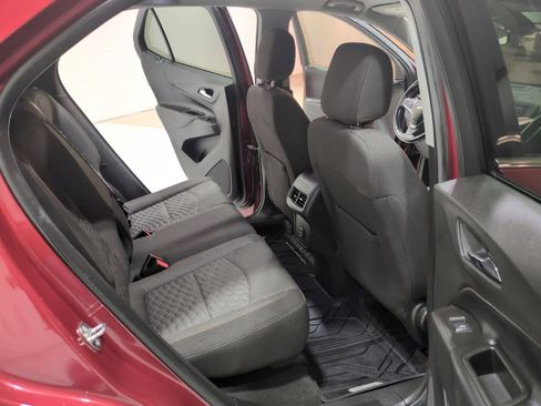 Used 2019 Chevrolet Equinox LT w/ Driver Convenience Package AWD/4WD image 11