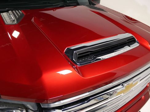 Used 2025 Chevrolet Silverado 2500 High Country w/ Technology Package AWD/4WD image 40