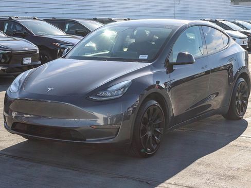 Used 2021 Tesla Model Y Long Range image 3