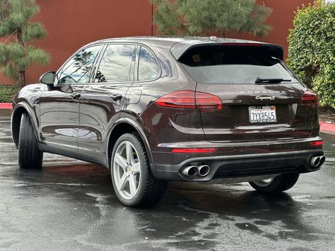 Used 2017 Porsche Cayenne S image 4