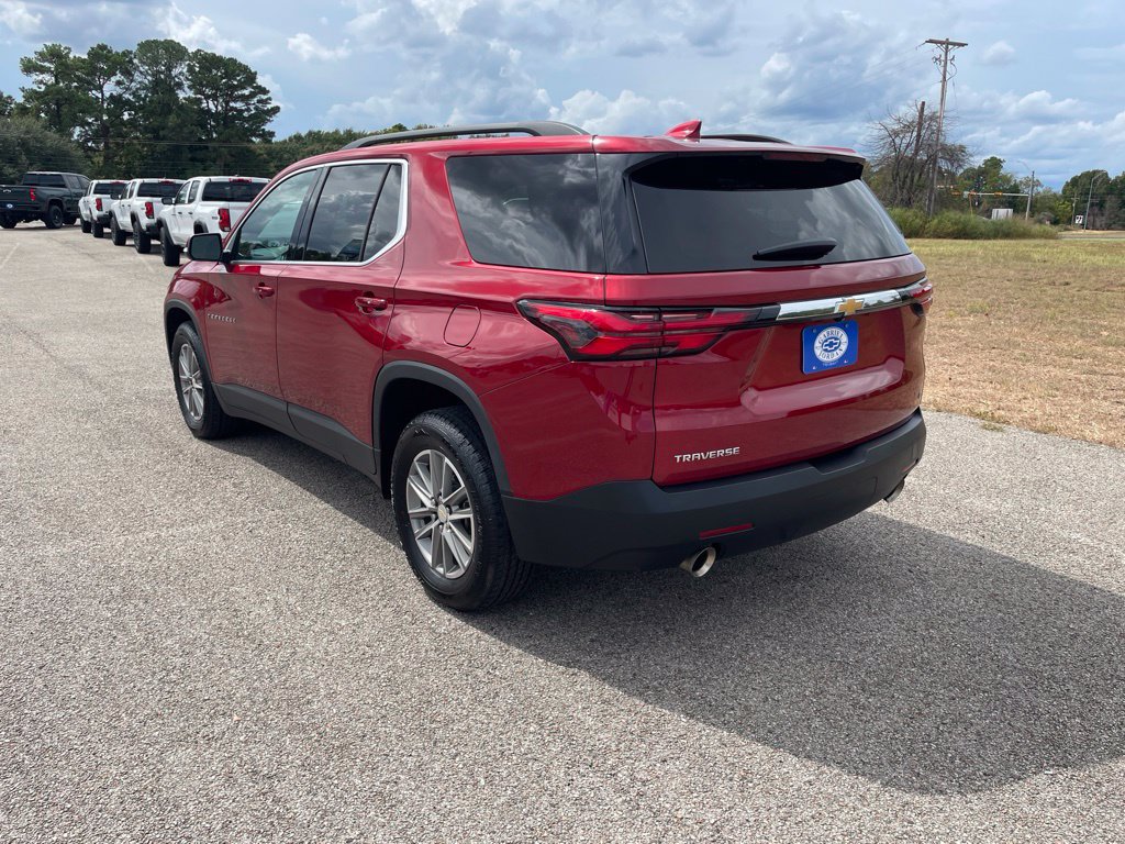 Used 2023 Chevrolet Traverse LT FWD image 3