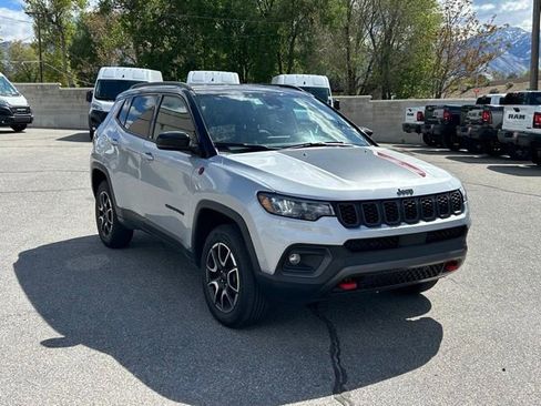 Certified 2025 Jeep Compass Trailhawk AWD/4WD image 13