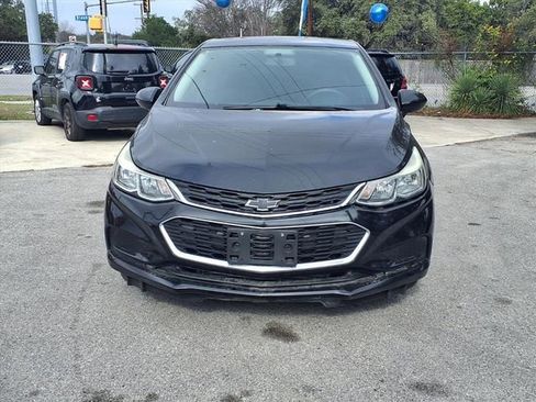 Used 2018 Chevrolet Cruze LS image 2