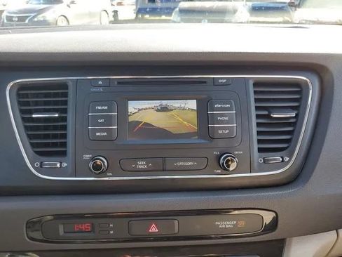 Used 2016 Kia Sedona LX w/ Option Group 020 FWD image 28