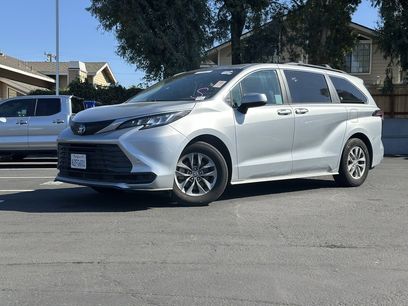 Used 2022 Toyota Sienna LE w/ LE Plus Package