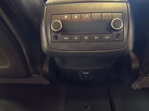 Used 2014 Chevrolet Traverse LT w/ LPO, 'HIT The Road' Package AWD/4WD image 27