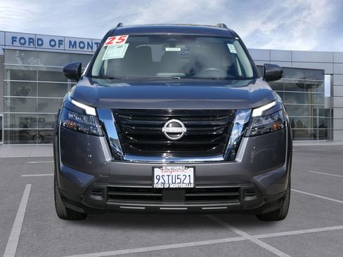 Used 2025 Nissan Pathfinder SV FWD image 9