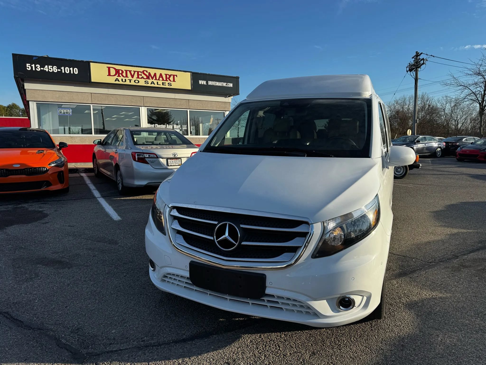 Used 2017 Mercedes-Benz Metris Passenger image 3