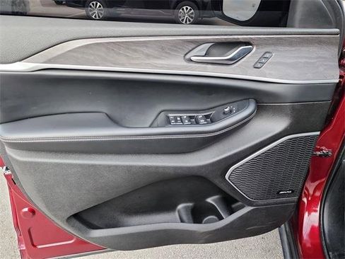 Used 2023 Jeep Grand Cherokee 4WD 4xe image 11