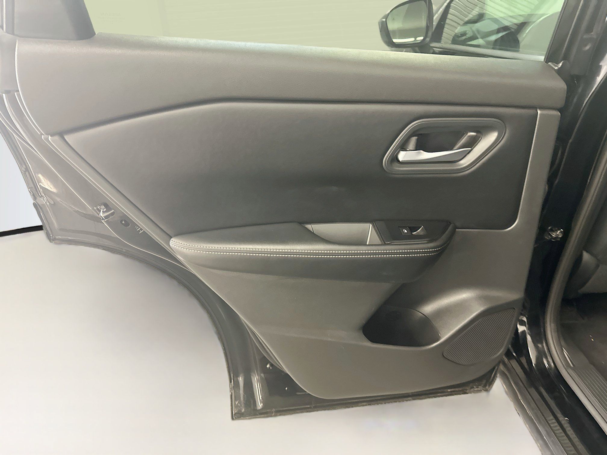 Used 2025 Nissan Rogue SV AWD/4WD image 26