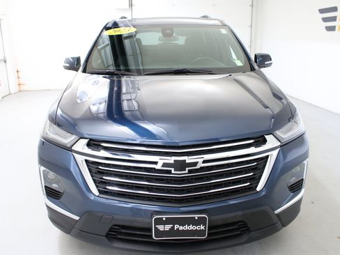 Used 2023 Chevrolet Traverse LT FWD image 2