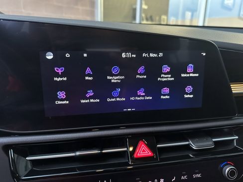 Used 2024 Kia Niro EX image 22