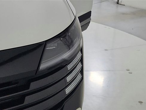 Used 2025 Nissan Kicks SV image 41