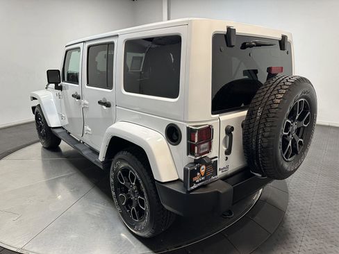 Used 2018 Jeep Wrangler Unlimited Sahara AWD/4WD image 9