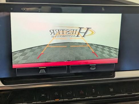 Used 2022 Chevrolet Silverado 1500 LT AWD/4WD image 20