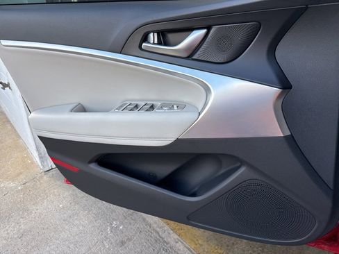 Used 2022 Genesis G70 2.0T image 25