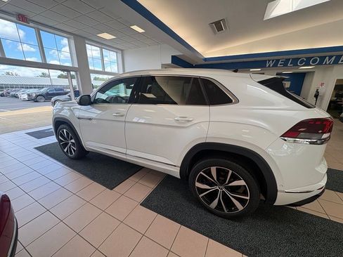 Used 2024 Volkswagen Atlas Cross Sport SEL Premium R-Line AWD/4WD image 2