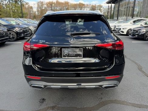 Used 2025 Mercedes-Benz GLC 300 4MATIC image 4
